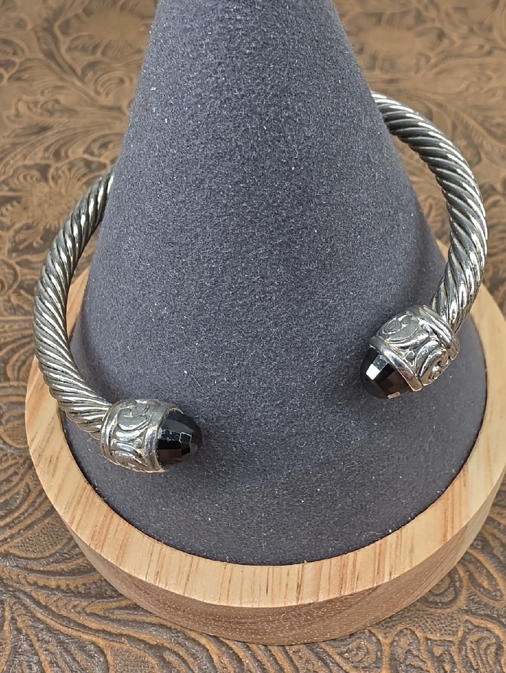 Classic Silver Twisted Cable Black Faceted End Cap Open Cuff Bracelet